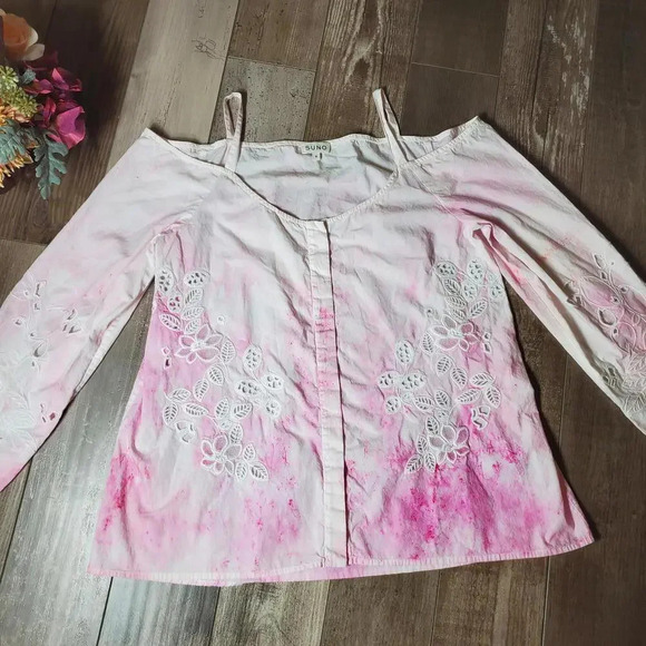 SUNO Pink and White Tie-Dye Watercolor Lace Embroidery Cold Shoulder Top NWOT - Picture 5 of 12